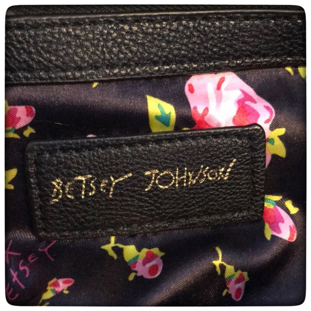Betsey Johnson Quilted Tote Satchel Black/Cream - Picture 8 of 8
